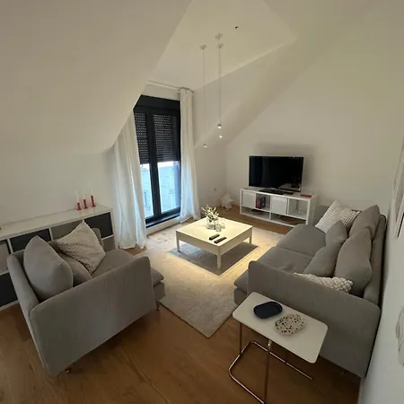 Apartament 6 *